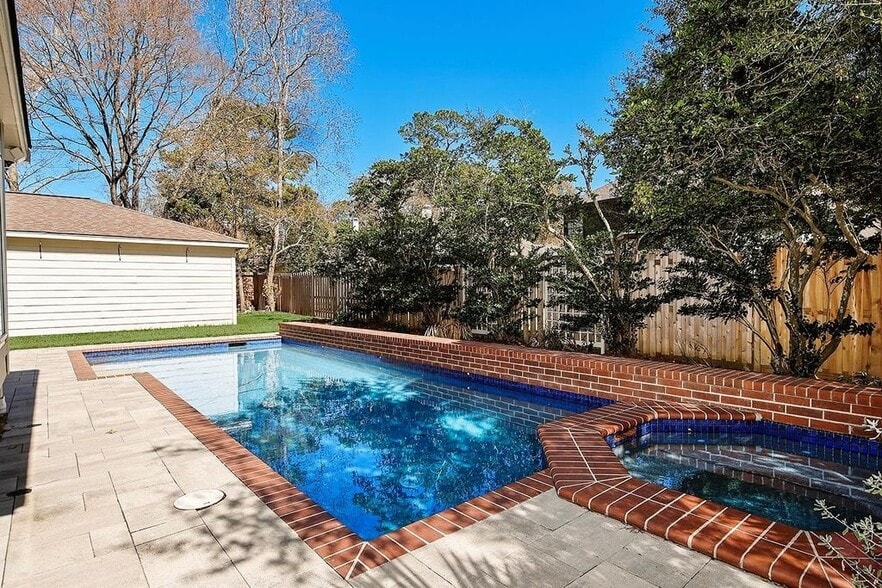 Building Photo - 6 Thornbush Pl