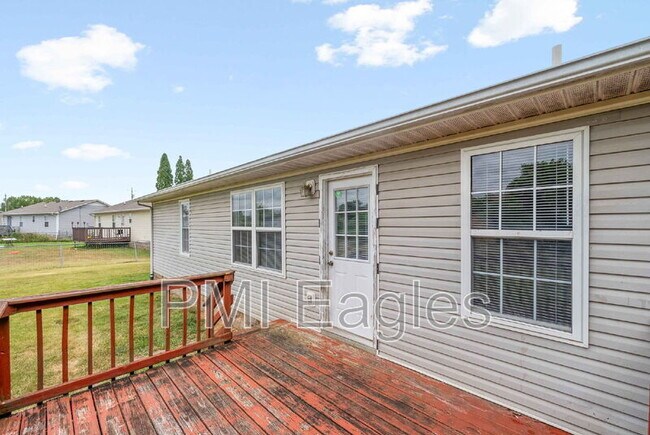 Building Photo - 114 Gleaves Ln