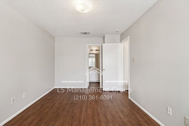 Building Photo - 6720 Windsor Hollow Dr