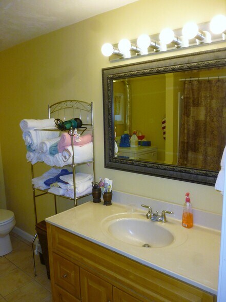 Building Photo - 807 Franklin St