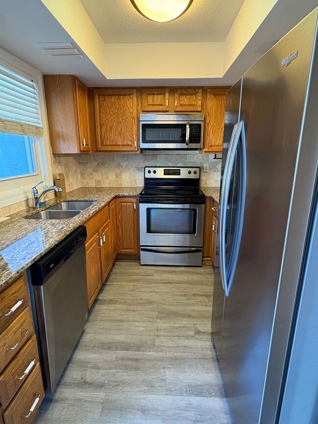 Building Photo - 914 Shorewinds Dr