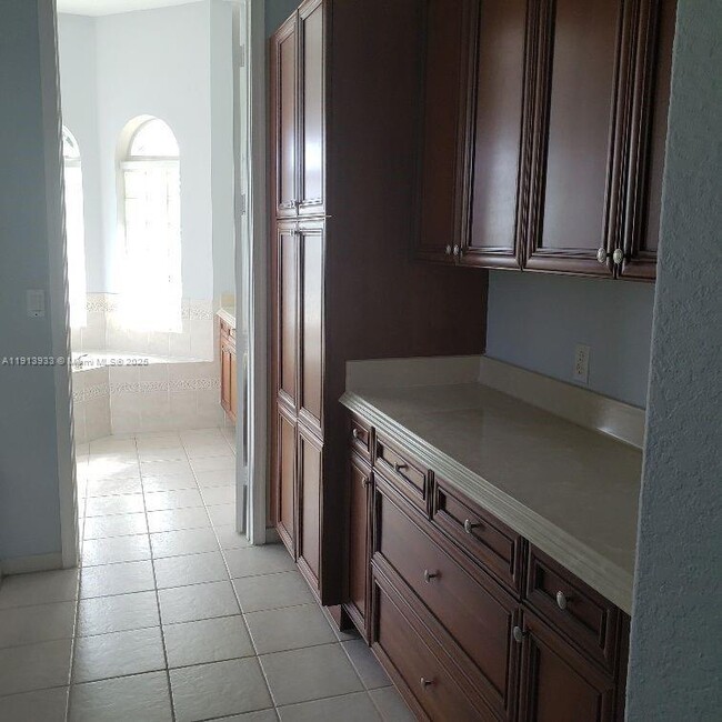 Building Photo - 6506 Marbletree Ln