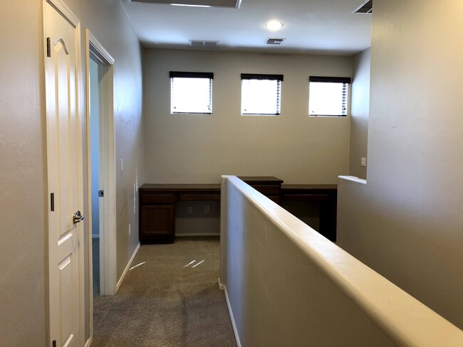 Building Photo - 12866 Bloomington Loop