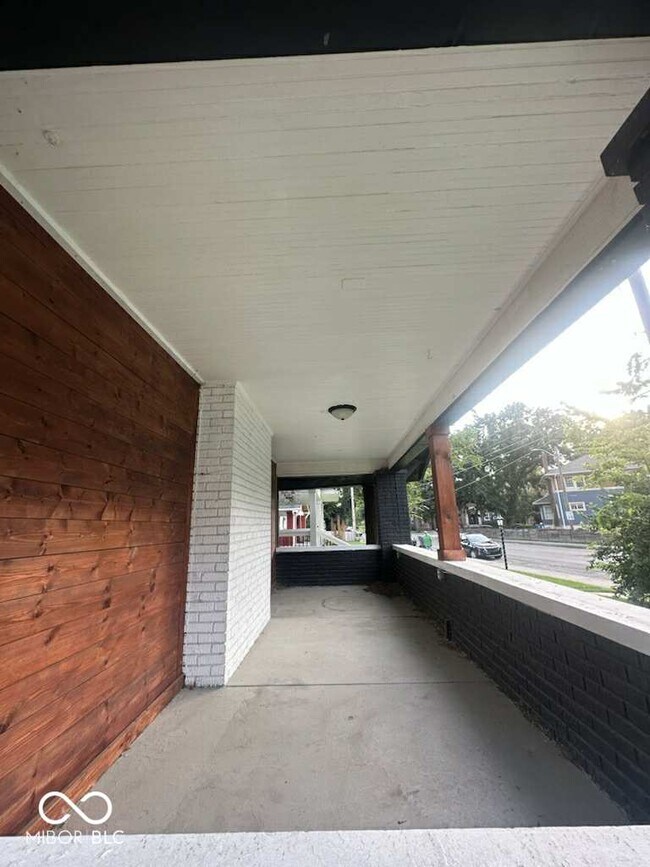 Building Photo - 1135 Fairfield Ave