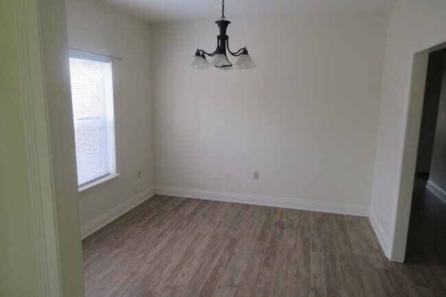 Building Photo - 1030 Gage Dr