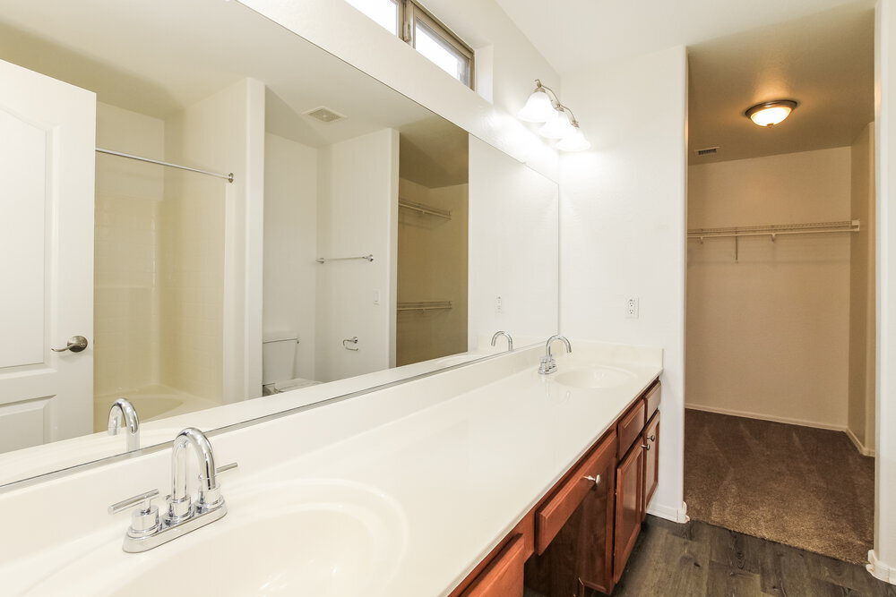 Building Photo - 3035 S 85th Dr