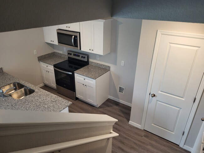 Building Photo - 1724 High Ridge Dr