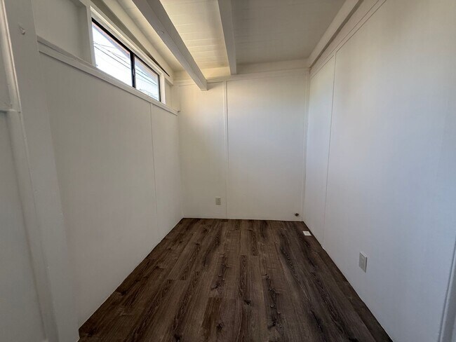 Building Photo - 6028 Eleanor Ave
