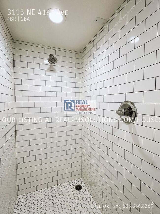 Building Photo - 3115 NE 41st Ave