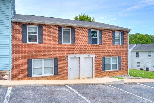 Building Photo - 140 Clover Valley Cir