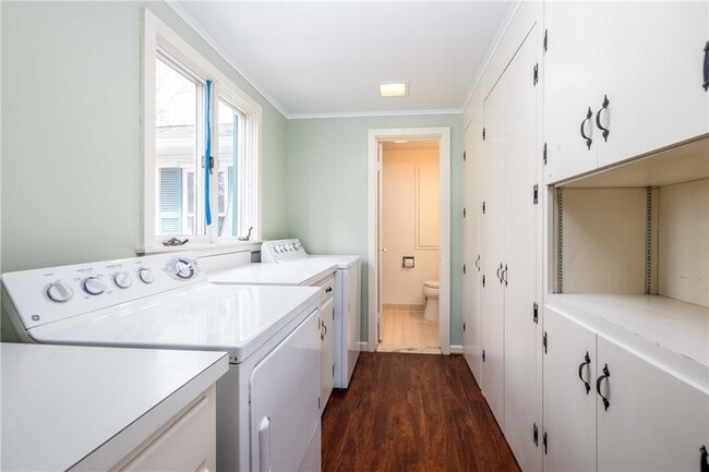 Building Photo - 1253 Fairport Rd