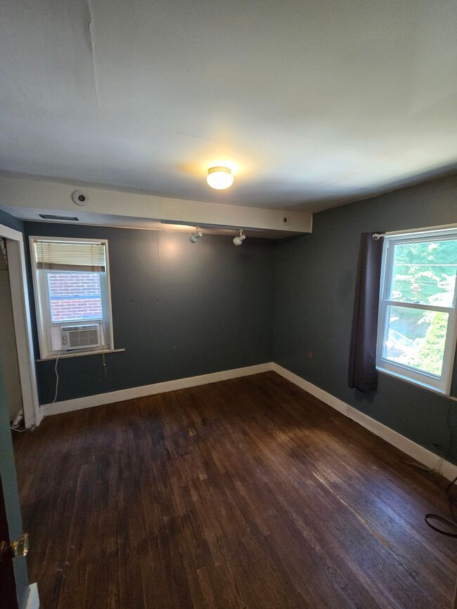 Building Photo - Squirrel Hill House for rent