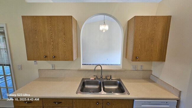 Building Photo - Charming 3 Bedroom, 2 Bath, 2 Car Garage H...