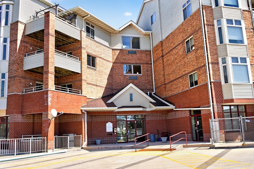 Building Photo - 301 Harbour Town Dr