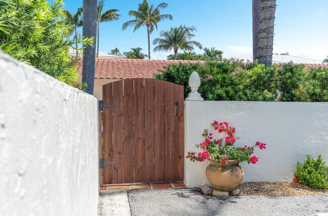 Building Photo - 11 Tropical Dr