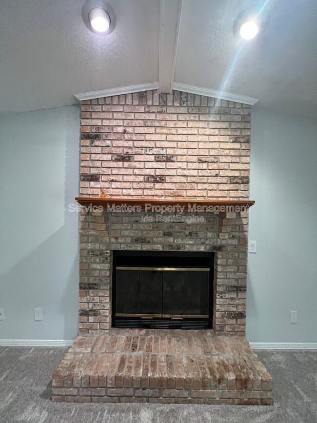 Building Photo - 6004 Players Pl