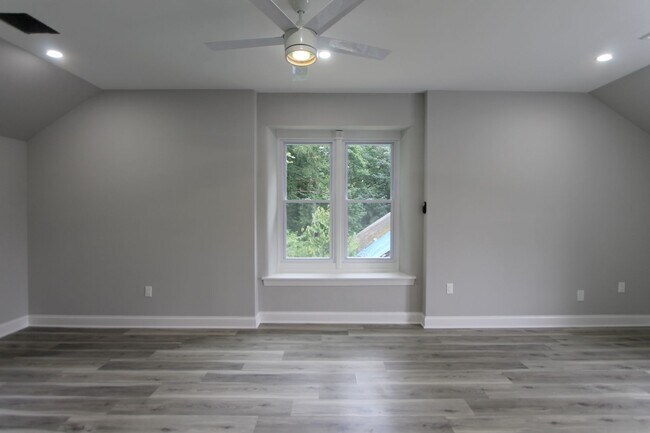 Building Photo - Stunning House on the Grounds of the Awbury Arboretum (3BD/2.5BT)