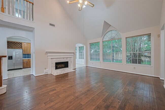 Building Photo - 1327 W Forest Dr