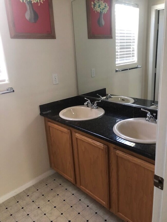Building Photo - Expansive 3 Bedroom Treat with 2+ Bonus Ro...