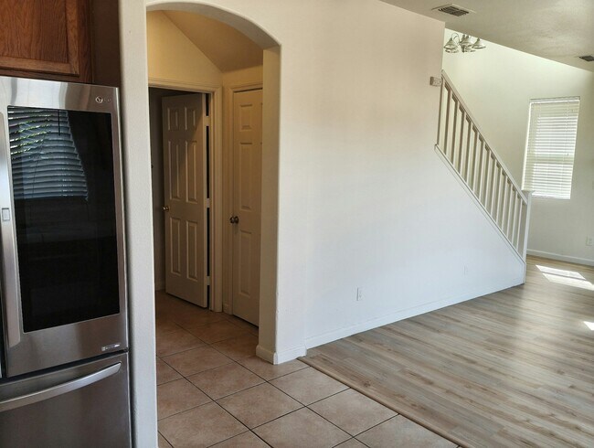 Building Photo - 5929 Tangerine Ave