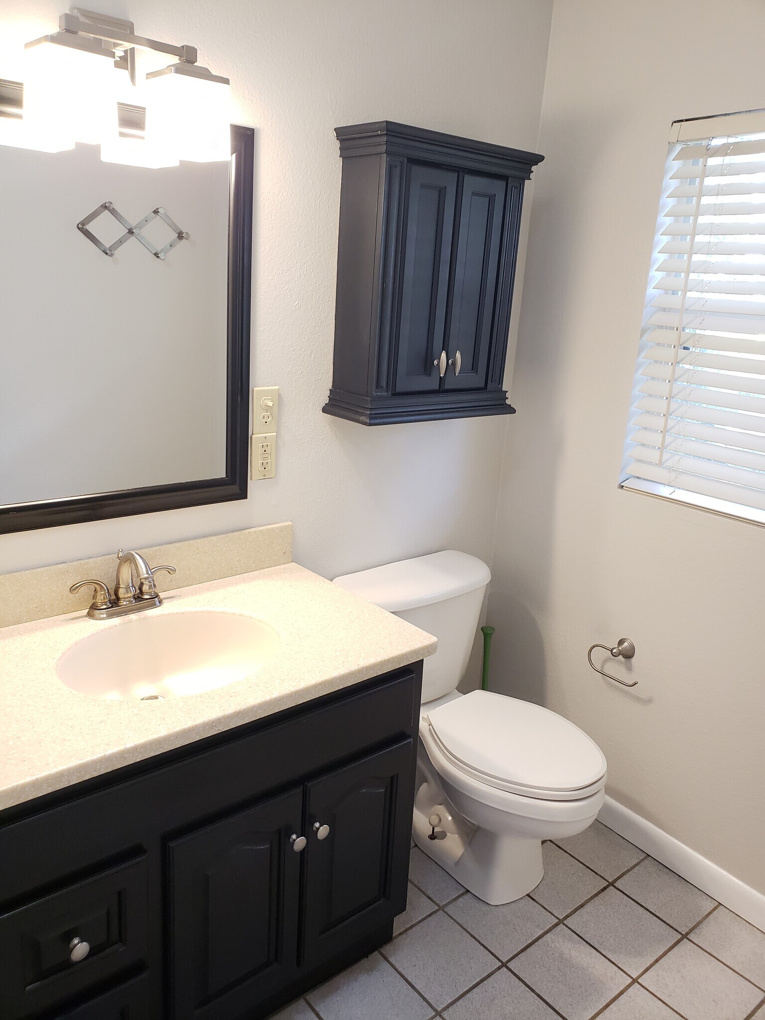 Building Photo - 939 E Bella Vista St