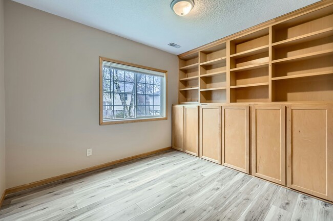 Building Photo - 12740 Eveleth Path