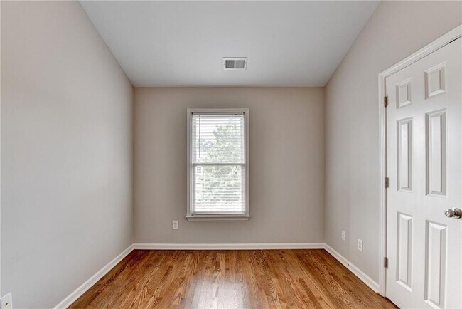 Building Photo - 486 Vinings Estates Dr SE