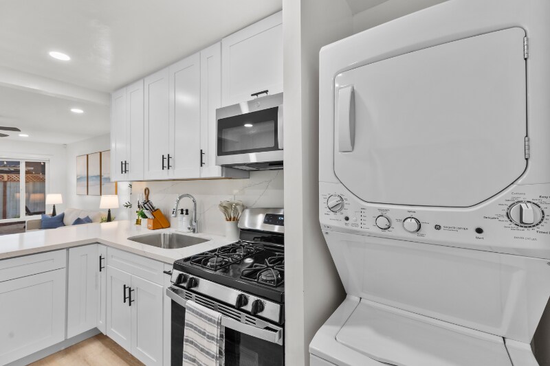 Building Photo - 4442 Clairemont Dr