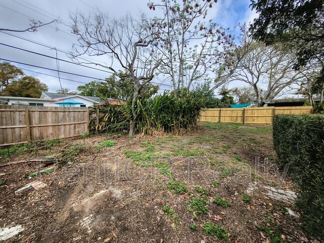 Building Photo - 2128 Riviera Dr