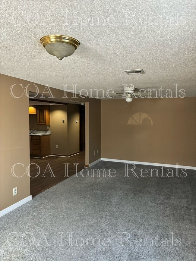 Building Photo - Spring Ave