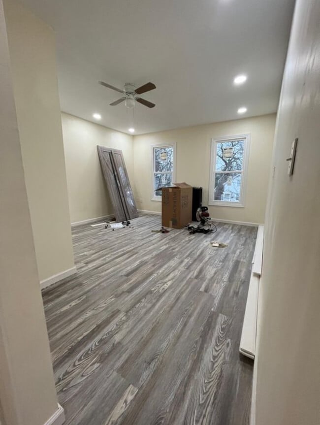 Building Photo - 94 Carlisle St