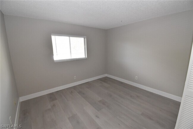 Building Photo - 5667 Rattlesnake Hammock Rd