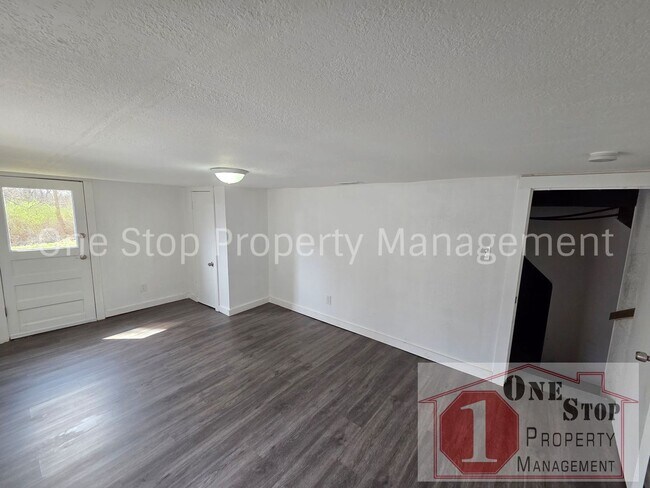 Building Photo - Beautiful 4 Bedroom 2 Bathroom in Kansas City!