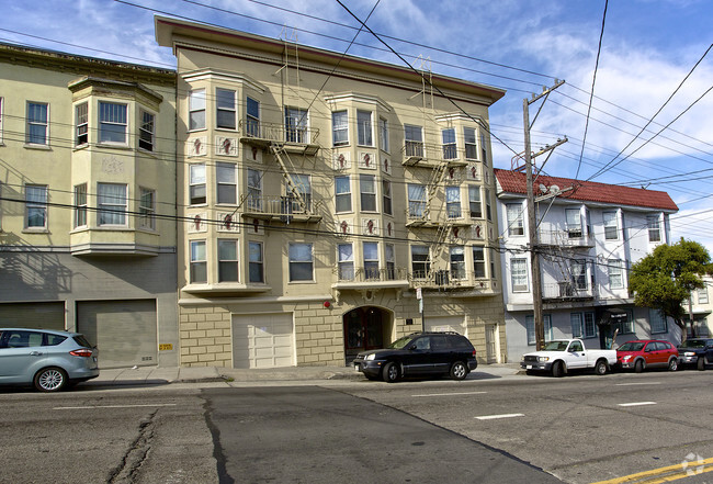 Building Photo - 140 Duboce