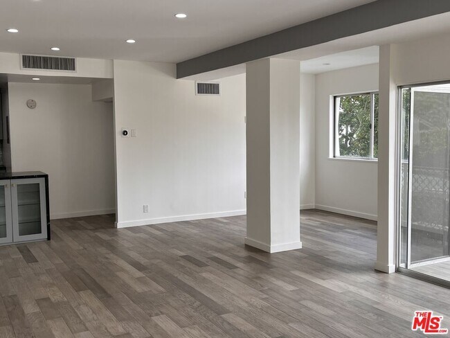 Building Photo - 10787 Wilshire Blvd