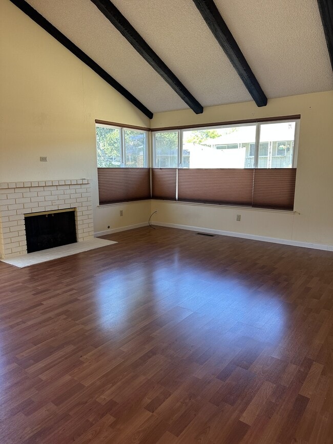 Building Photo - 175 Oak Island Dr