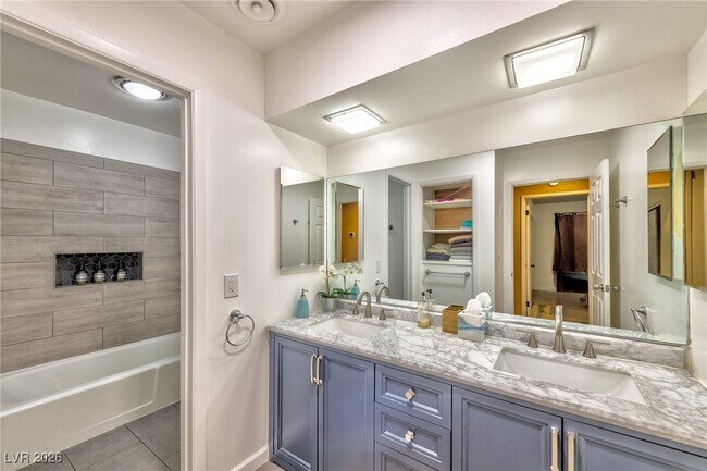 Building Photo - 1489 Santa Anita Dr