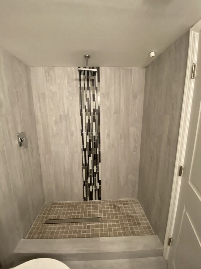 Building Photo - 2871 N Oakland Forest Dr