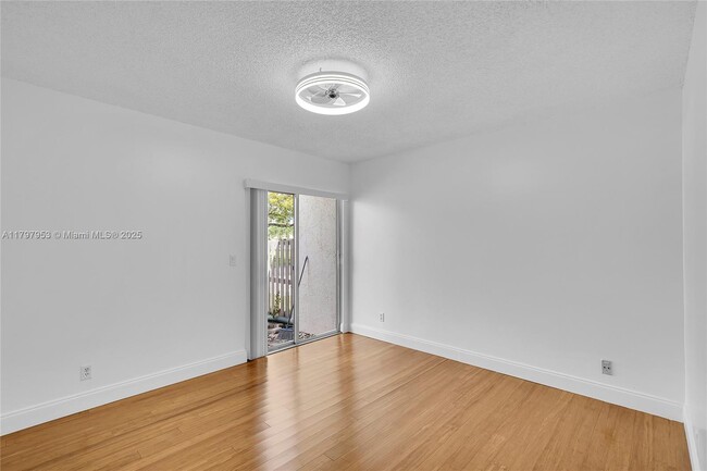 Building Photo - 616 Woodgate Cir