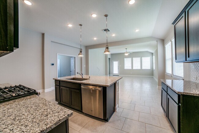 Building Photo - Waterford Park 3 Bed Single Story Home