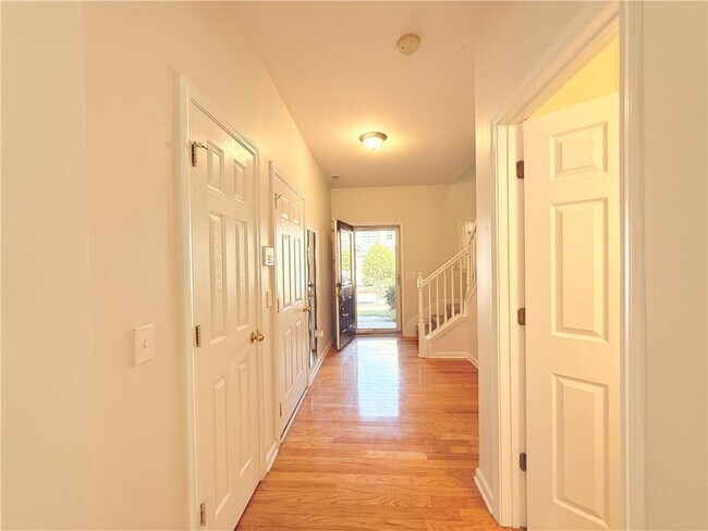 Building Photo - 1833 Willow Branch Ln