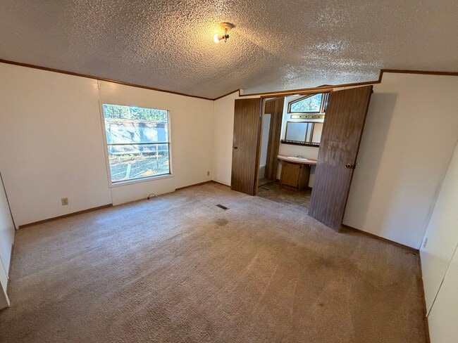 Building Photo - Trailer 15