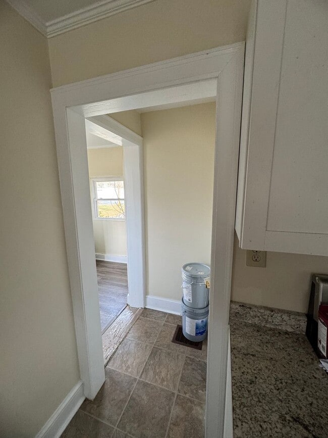 Building Photo - Charming 3 Bedroom 1.5 Bath Home