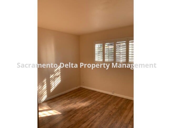 Building Photo - Adorable 3 bedroom, 2 bathroom home in Carmichael