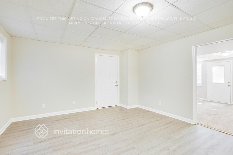 Building Photo - 5545 Gibson Dr