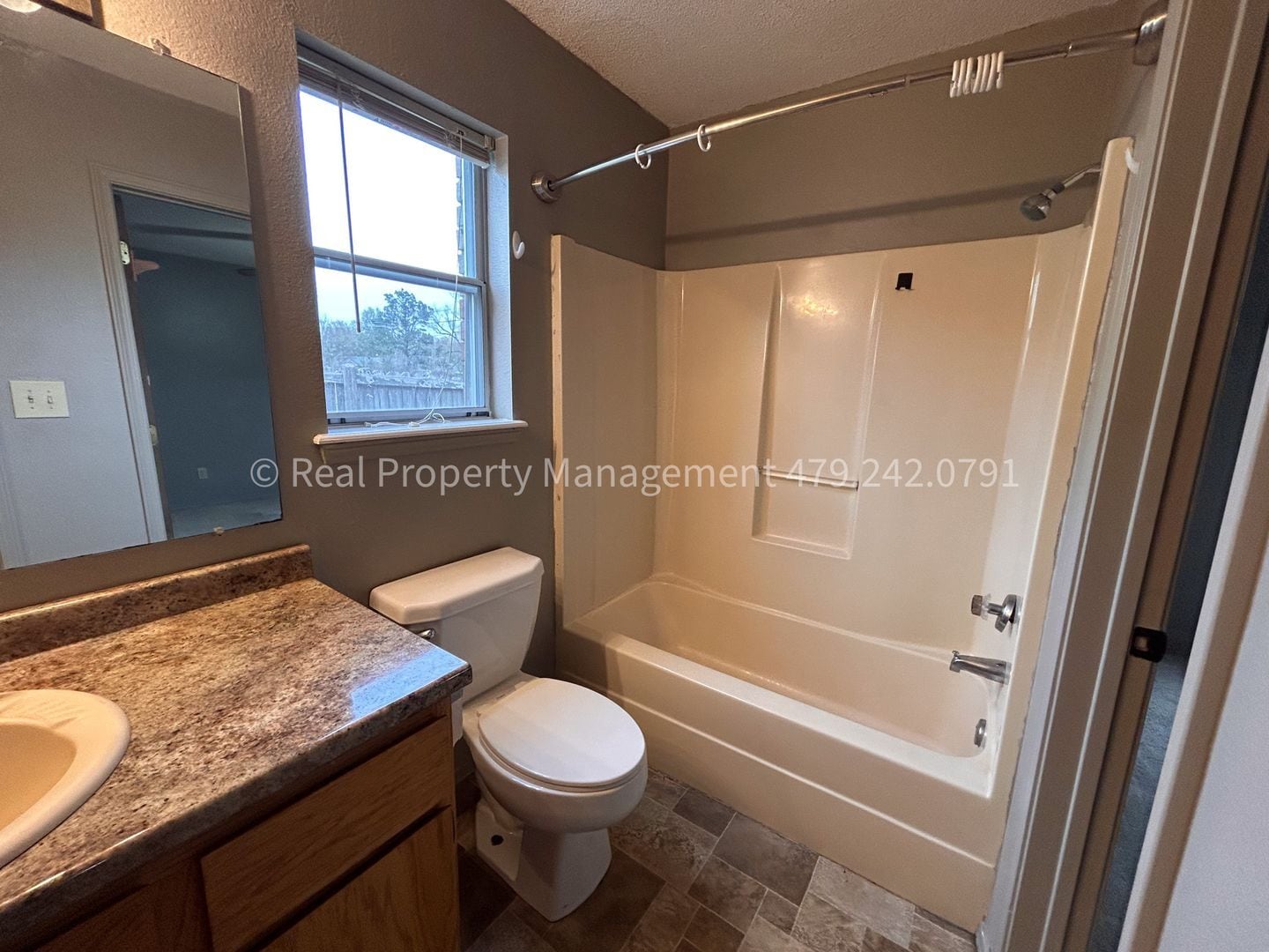 Building Photo - 80 Grand View Dr