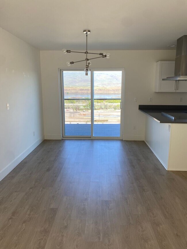 Building Photo - Newer 3 Bedroom Duplex with Gorgeous River Views!