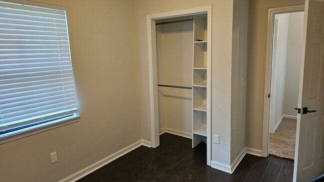 Building Photo - 3 Bedroom 2 Bathroom House in Gray Area