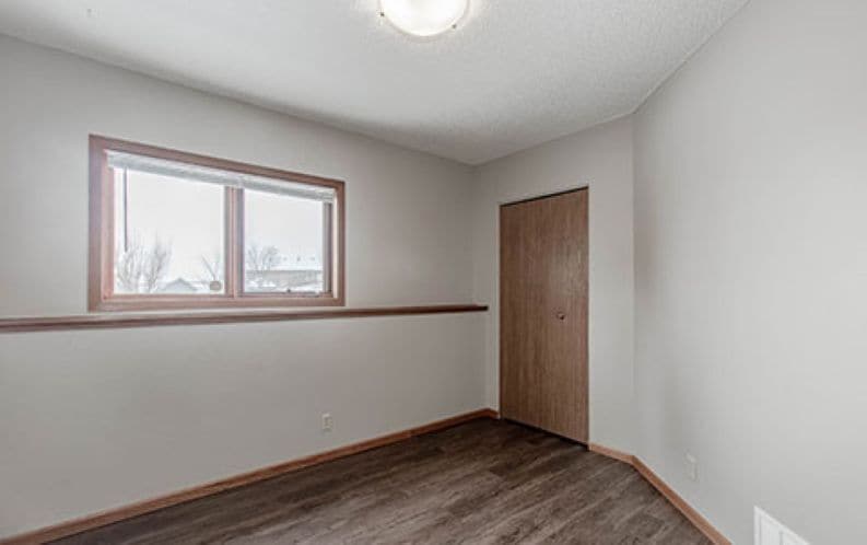 Building Photo - 1121 Range View Cir