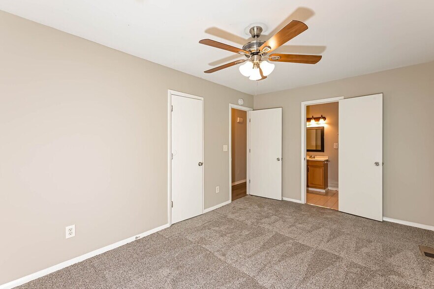 Building Photo - 3592 Riverchase Dr